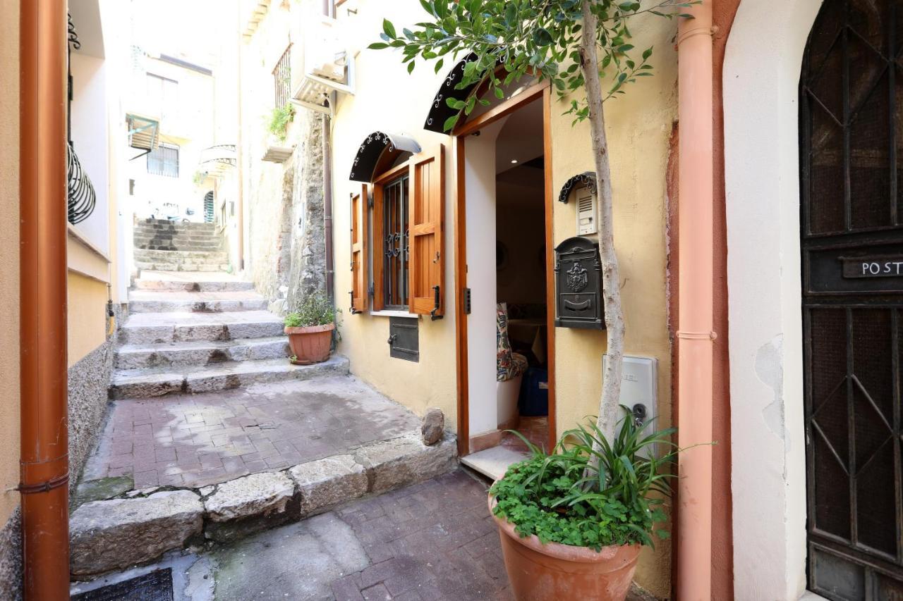Porta Catania & Duomo Cozy Apartment Taormina Ngoại thất bức ảnh